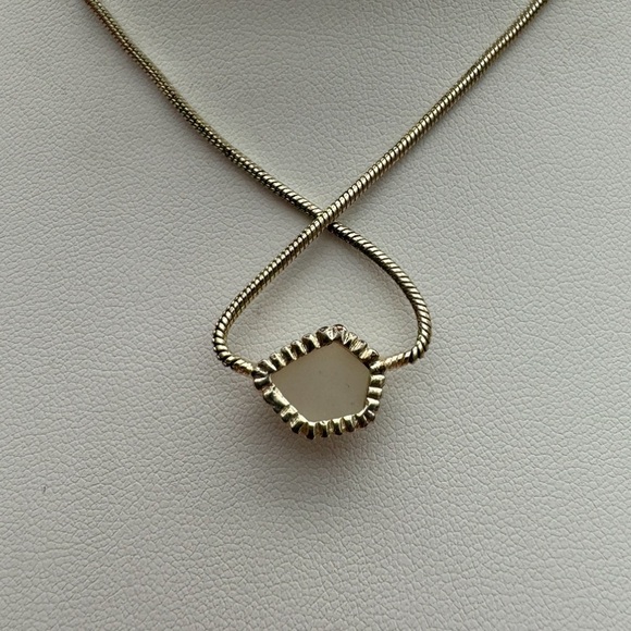 Kendra Scott Mara Iridescent Drusy Necklace - Picture 3 of 6